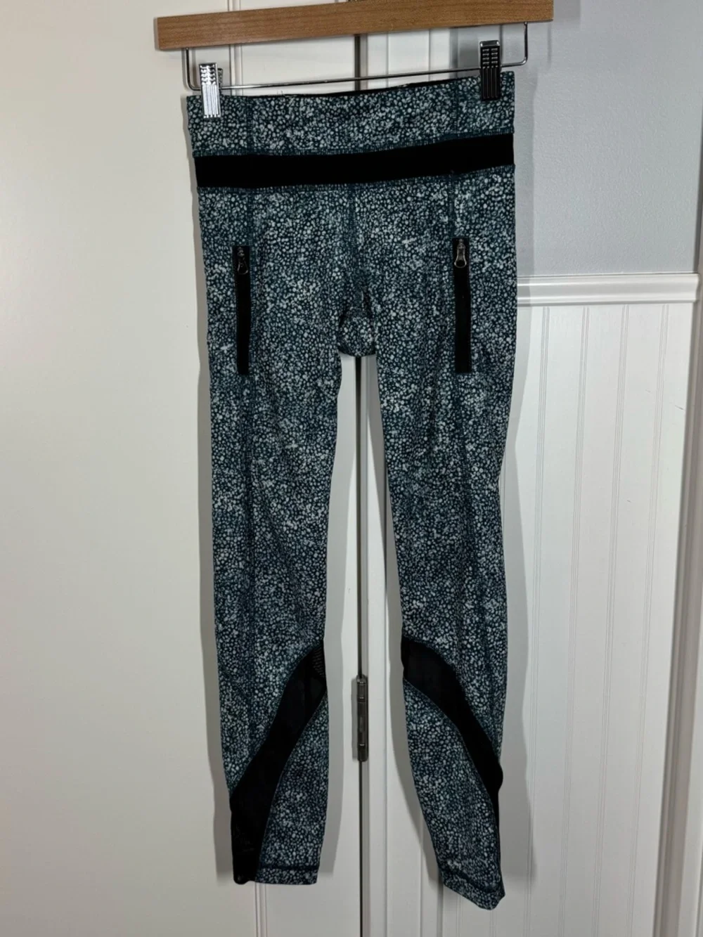 Lululemon Inspire Tight II Printed with mesh size 2 25”‎ inseam y2k style